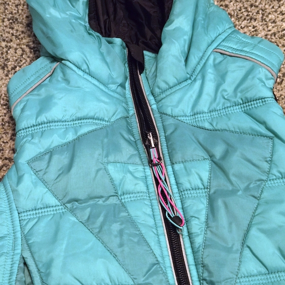Ivivva Athletica Insulated Reversable Vest (Girls size 4) - Picture 2 of 5